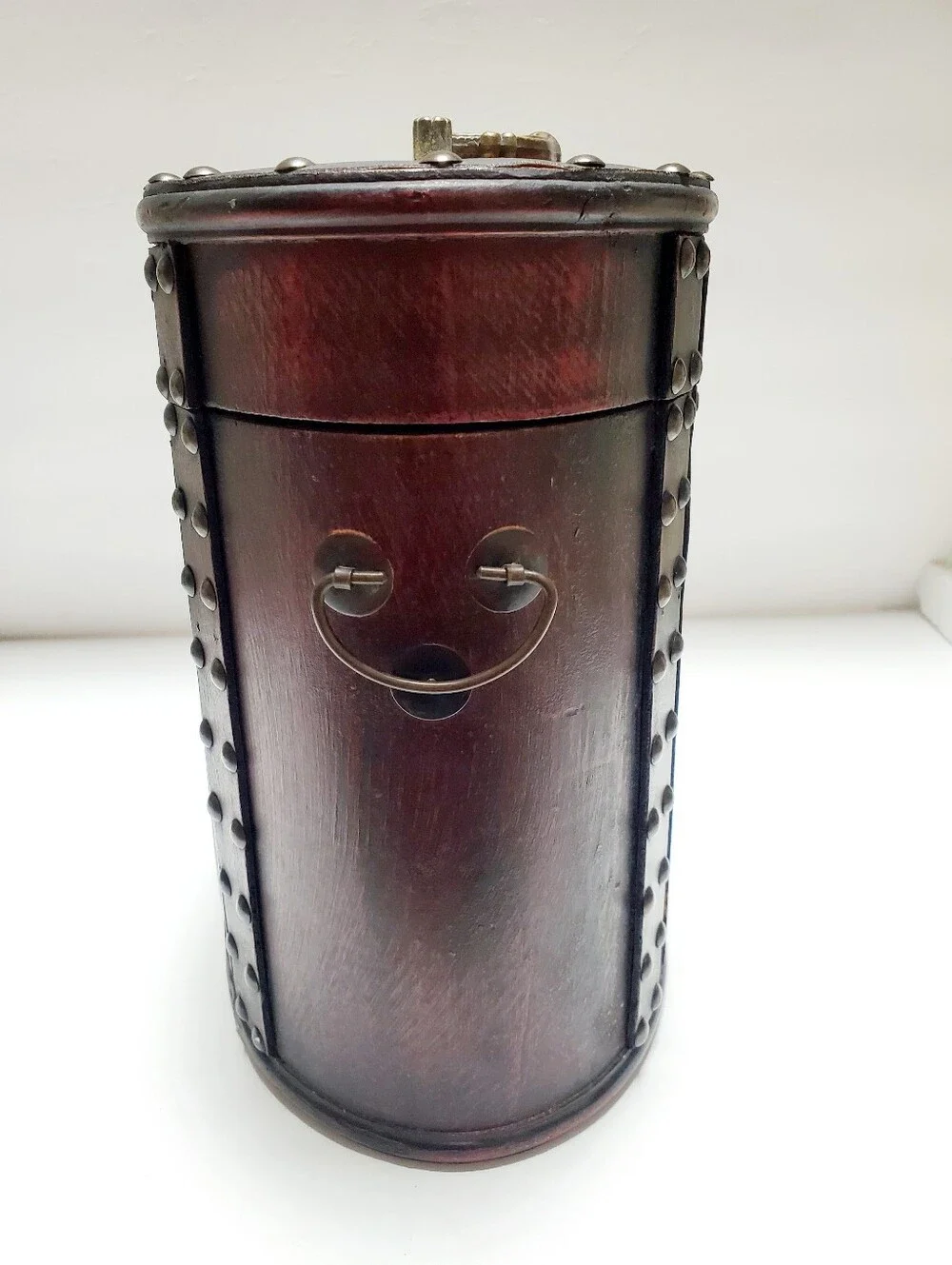 Vintage-Style Decorative Wooden Wine Bottle Holder/Carrier Case